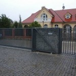 RD Dolní Břežany - posuvná brána a branka