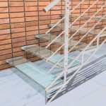 studie schodiště - kombinace sklo + kov